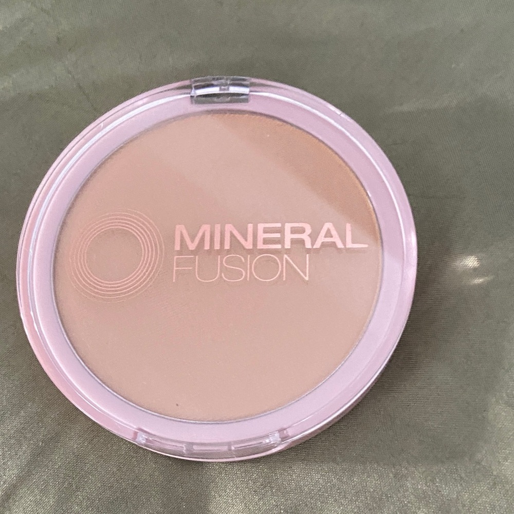 Mineral Fusion Pressed Powder - Warm 3 Golden Making Beauty Healthy - Picture 5 of 7